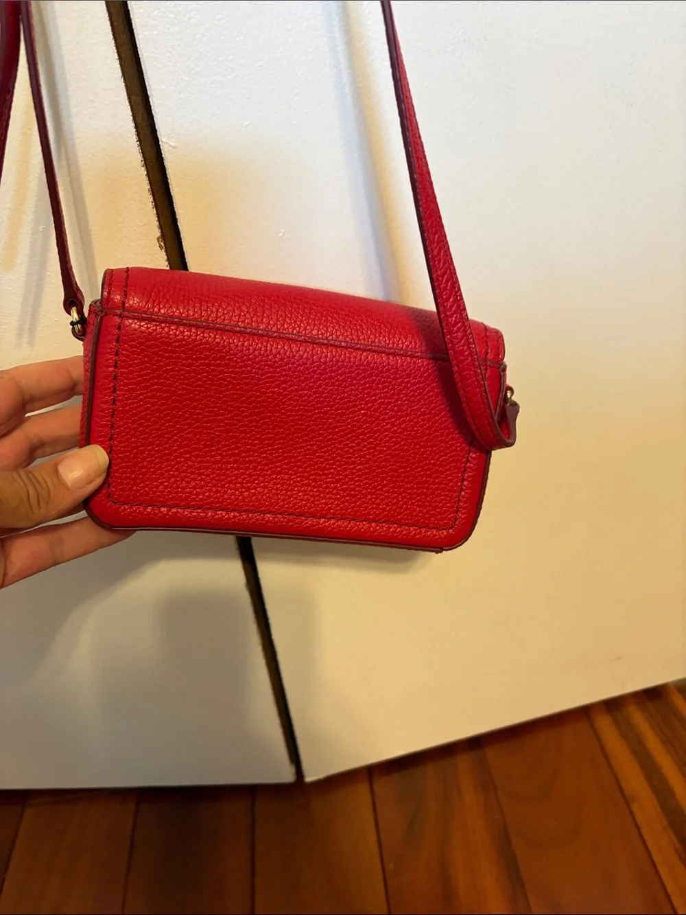 Marc Jacobs Red Pebbled Leather Mini Crossbody with Gold Logo - Picture 8 of 9